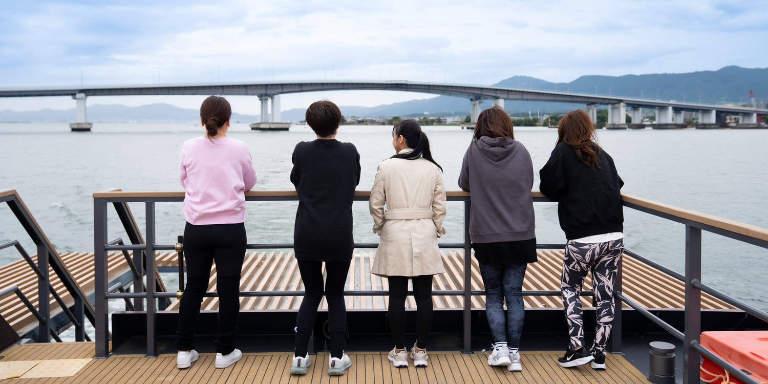 湖畔の時間に身をゆだねる